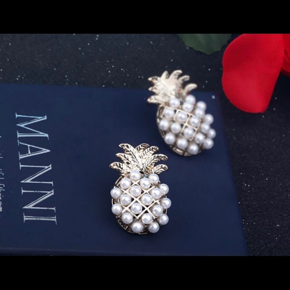 Pineapple Pearl Earrings - Picture 5 of 7